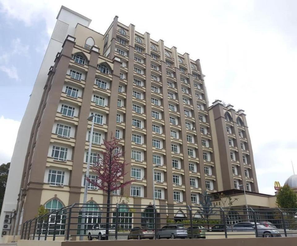 Risqi Apartment 2 Bedroom Wakaf Che Yeh Kota Bharu Bagian luar foto